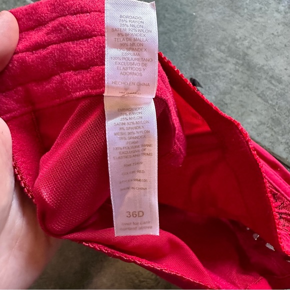 Secret Treasures Bright Red Satin and Lace Corset 
Good condition 
Size 36D - Picture 4 of 6